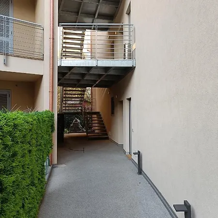 Near To - Donkey's House Apartment Tavernerio